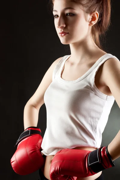Femeie tânără boxer — Fotografie, imagine de stoc