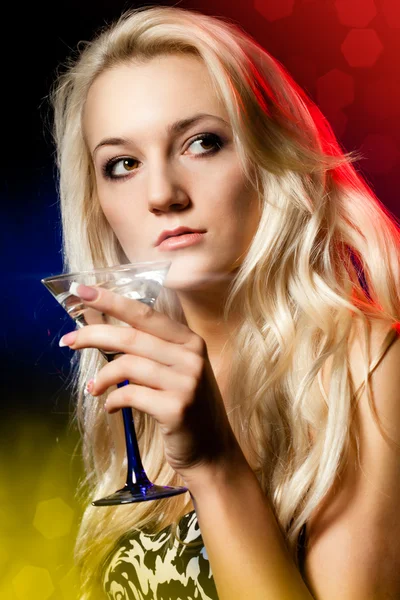 Žena s koktejlem — Stock fotografie