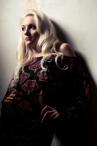 Blonde vrouw portret — Stockfoto