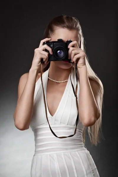 Kamera kadınla — Stok fotoğraf