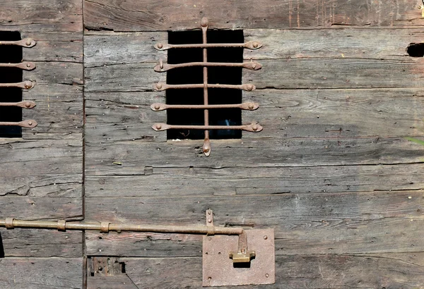 Маленькое Окно Железными Решетками — стоковое фото