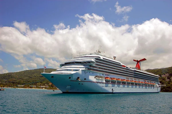 Caribbean Cruise Ship — Stock Photo, Image