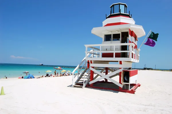 Red and White Lifeguard Stand — Stock Photo, Image