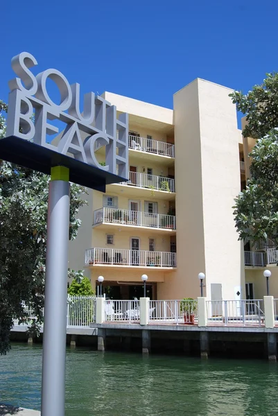 South Beach Sign and Lowrise Condo Building — Stock Photo, Image