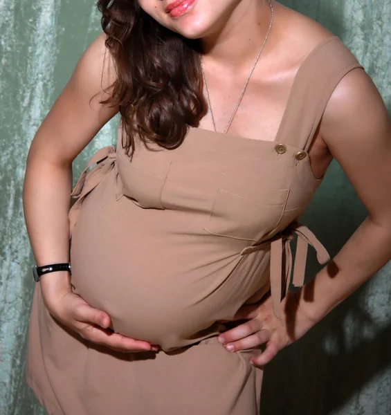 Young pregnant woman holding her belly — Stock Photo, Image