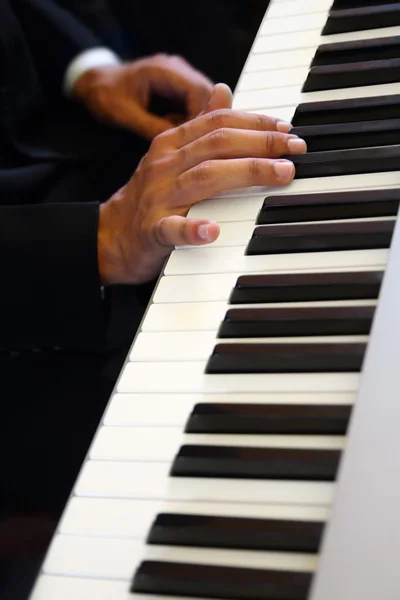 Τα χέρια του πιανίστα — Φωτογραφία Αρχείου