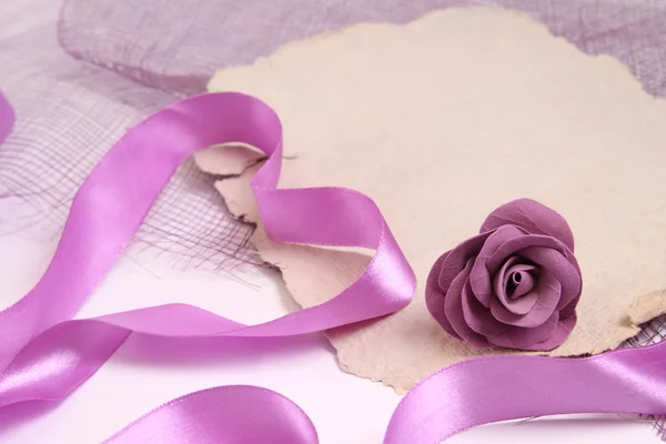 Valentinshintergrund Mit Dekorativer Rose Und Glänzenden Bändern Herzform — Stockfoto