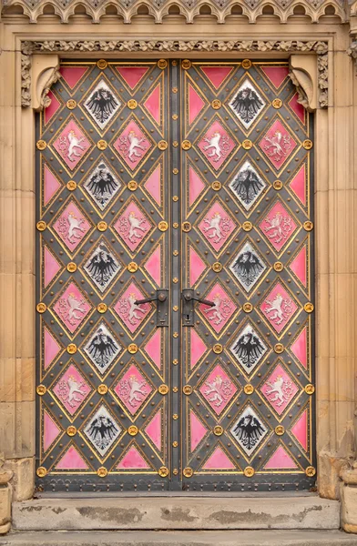 Prag, vysehrad, kapıyı dekore edilmiştir. Stok Resim