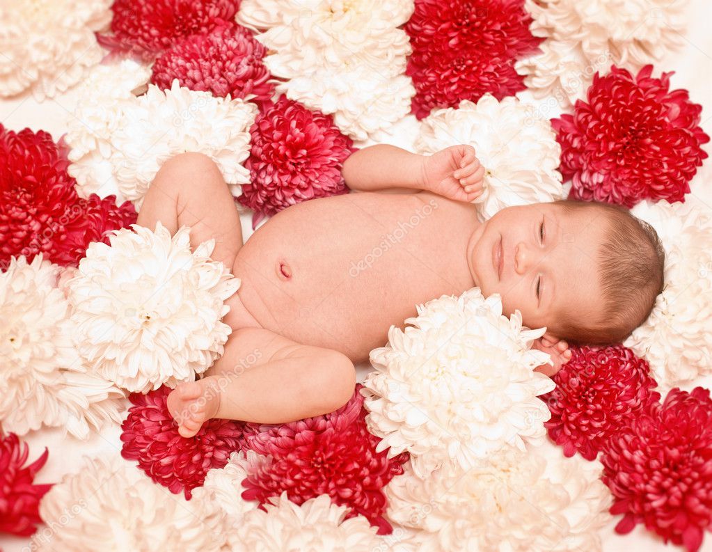 Newborn on bed of Flowers