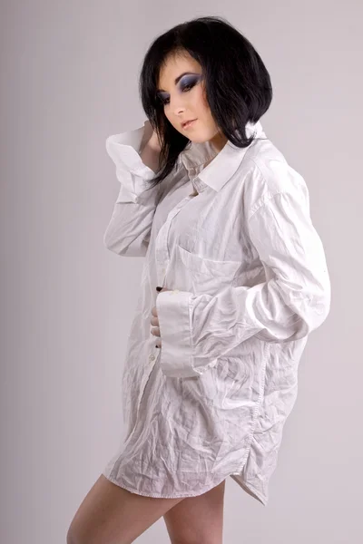 Jolie Jeune Femme Dans Une Chemise Blanche Pour Hommes — Photo