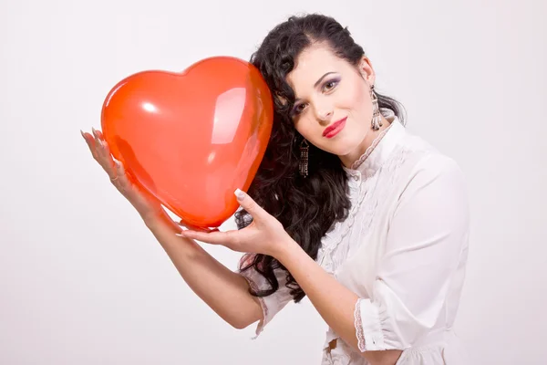 Γυναίκα Κόκκινη Καρδιά Μπαλόνι Λευκό Φόντο — Φωτογραφία Αρχείου
