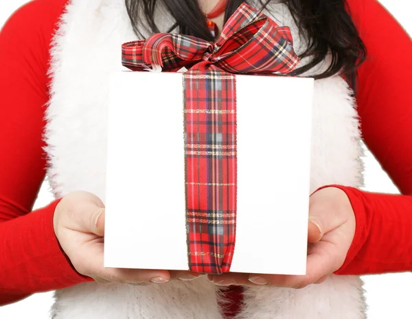 Mädchen Mit Einem Geschenk Isoliert Auf Weißem Hintergrund — Stockfoto