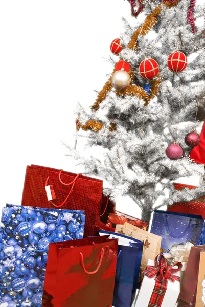 Árbol de Navidad y regalo — Foto de Stock