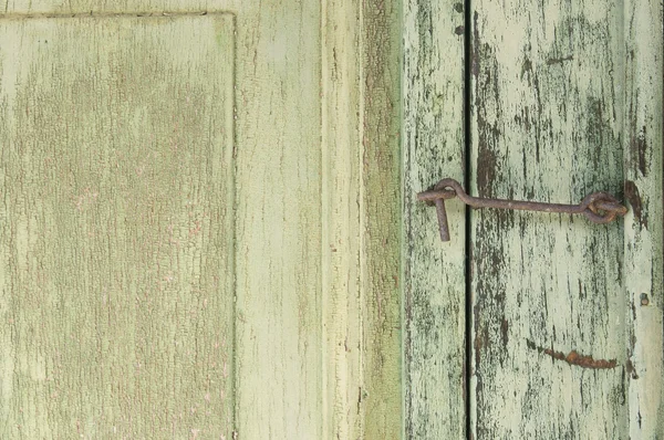 Rusty trava da porta velha — Fotografia de Stock
