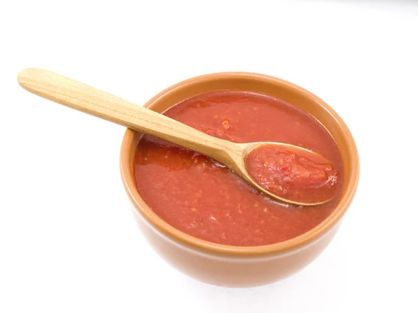 Colher Está Localizada Uma Placa Com Molho Tomate Suculento Saboroso — Fotografia de Stock