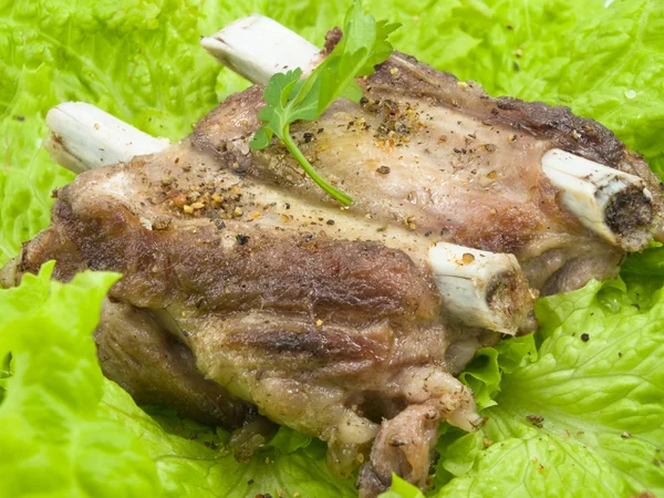 Goed Gedaan Varkensvlees Randen Zijn Gelegen Bladeren Van Salade Ingericht — Stockfoto