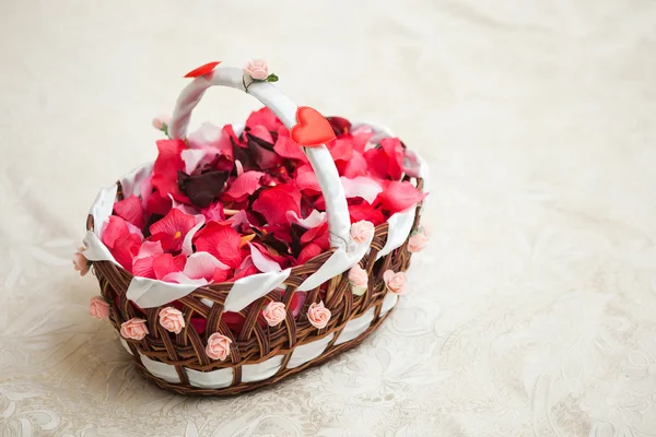 Bunch Fresh Red Petals Basket Wedding Ceremony — Stock Photo, Image