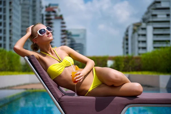 Relaxation on the pool — Stock Photo, Image