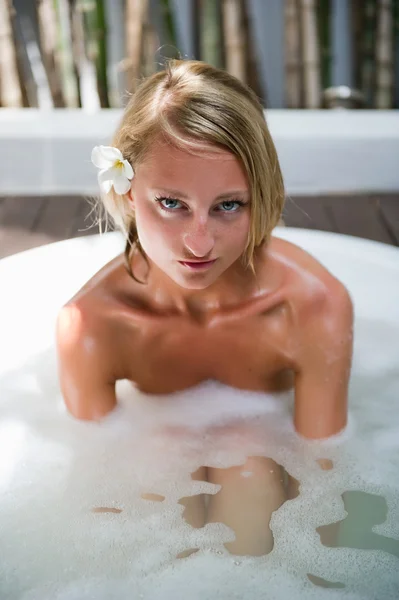 Relaxante no banho — Fotografia de Stock