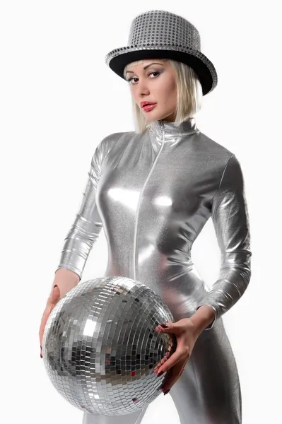Krásná mladá žena s disco koule — Stock fotografie