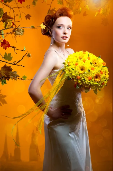 Krásná Nevěsta Kyticí Květin — Stock fotografie