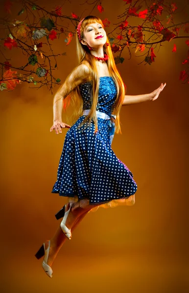 Romantik genç Kızıl saçlı kadın — Stok fotoğraf