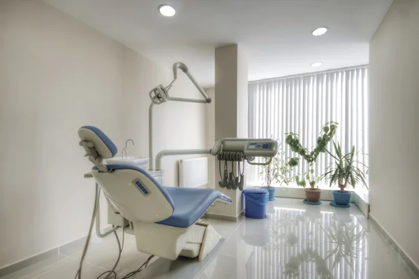 Dentysta w pokoju — Zdjęcie stockowe