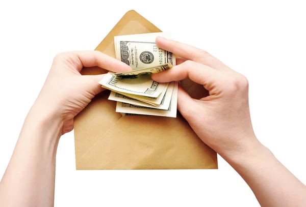 As mãos estão contando um dinheiro em um envelope — Fotografia de Stock
