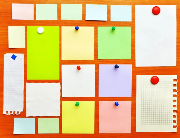 Bulletin board with colorful paper notes — Stock Photo, Image