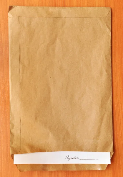 Φάκελος με ένα φύλλο χαρτιού για υπογραφή — Φωτογραφία Αρχείου