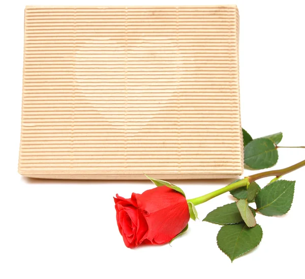 赤いバラとギフトボックス — ストック写真
