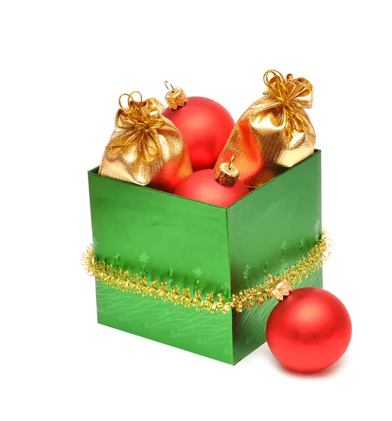 Julgranskulor i presentförpackning — Stockfoto