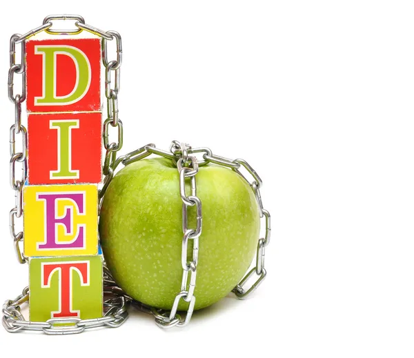 Zelené jablko a kostky s písmeny - dieta, na bílém pozadí — Stock fotografie