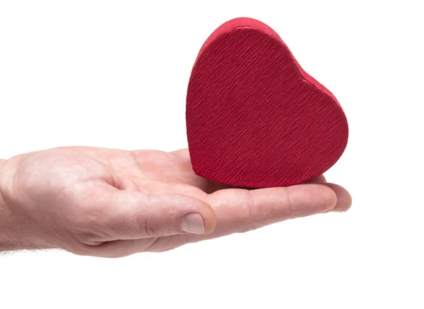 Mãos de homem doando coração no dia dos namorados — Fotografia de Stock
