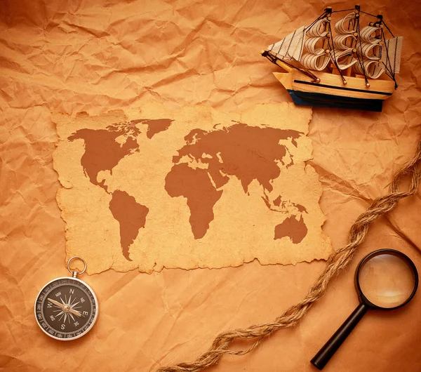 Modell klassisches Boot, Kompass und Seil auf Grunge-Hintergrund — Stockfoto