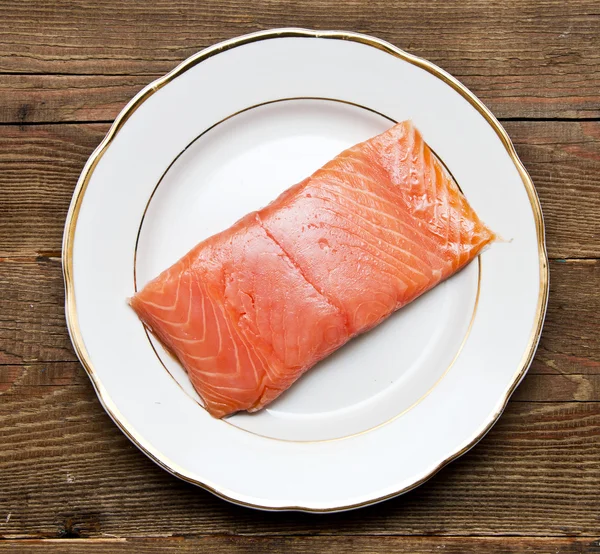 プレート上の新鮮な調理赤魚のフィレ — ストック写真
