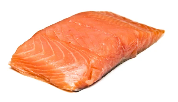 Filete de pescado rojo fresco sin cocer sobre blanco —  Fotos de Stock
