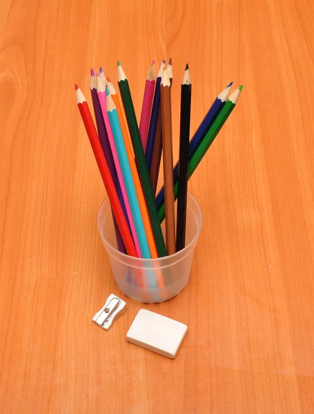 Bleistifte Glas Spitzer Und Radiergummi Auf Dem Tisch — Stockfoto
