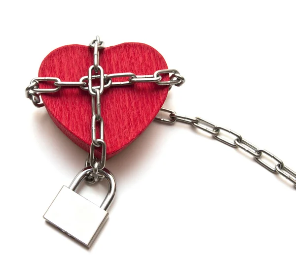 爱锁的心形状与上白色的链 — 图库照片