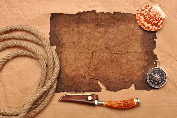 古い紙 ロープ コンパス 古い紙の上の装飾的なナイフ — ストック写真
