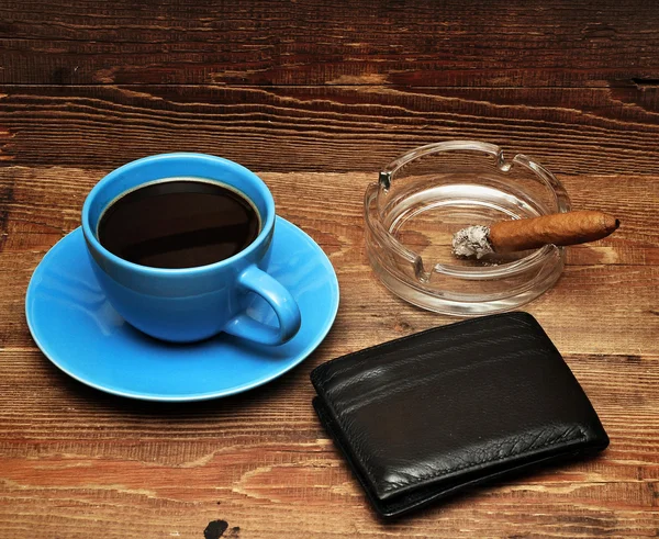 コーヒー、葉巻、財布 — ストック写真