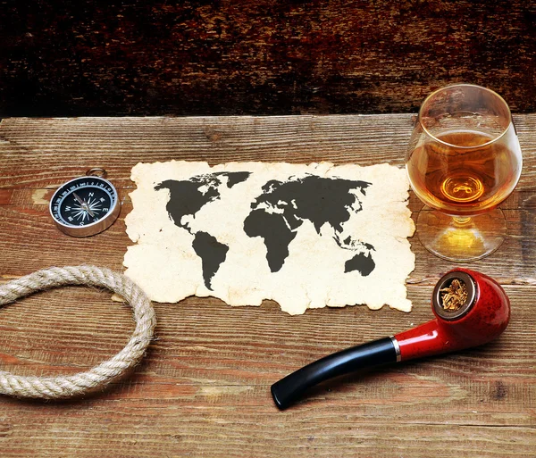 Oud papier, pijp en glas cognac — Stockfoto