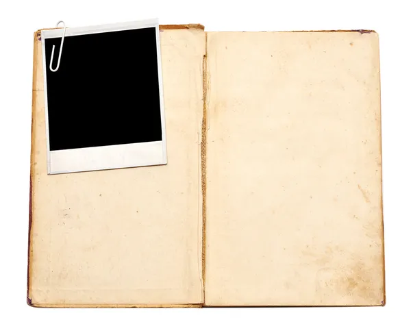 Старая книга с винтажным фото — стоковое фото