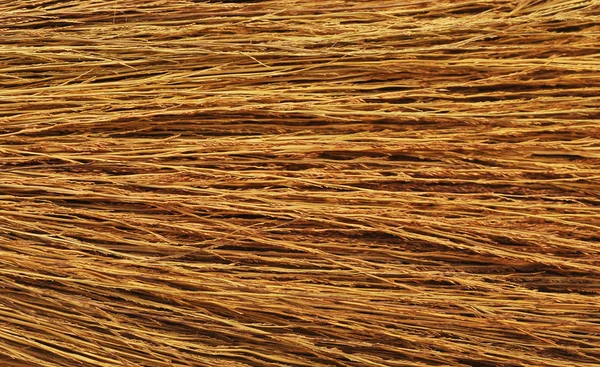 Крепко завяжите сено на кончике метлы — стоковое фото