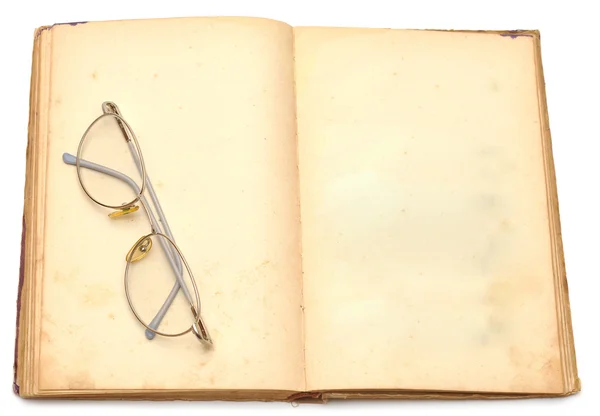 Libro aperto vecchio con occhiali da vista — Foto Stock