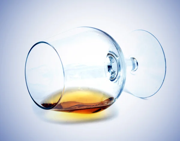 Restos de álcool em um copo — Fotografia de Stock