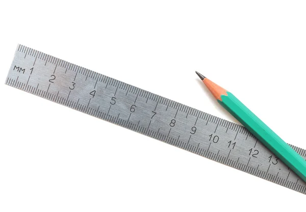 钢直尺和木制铅笔 — 图库照片