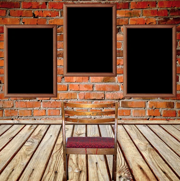 Grunge interno con sedia — Foto Stock