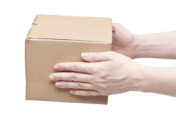 Man's hand met kartonnen doos — Stockfoto