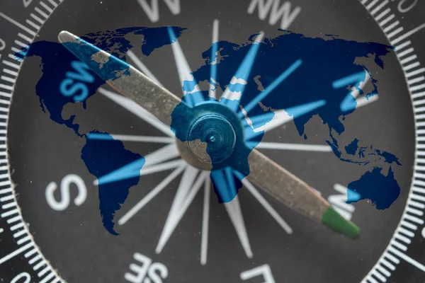 Mapa světa na sklo kompas — Stock fotografie